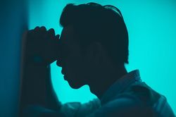 Càng mong được yêu càng xa lánh mọi người, vì sao nghịch lý thế?