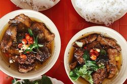 4 hàng bún chả lâu đời, ngon nức tiếng ở Hà Nội
