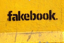 Tin giả về Covid-19 lại xuất hiện trên Facebook Việt Nam