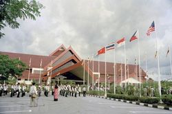 Nguyên PTT Vũ Khoan: ASEAN là bậc thang đầu tiên nên quan trọng lắm