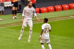 Real Madrid: Liga cậy già, Champions League cậy trẻ