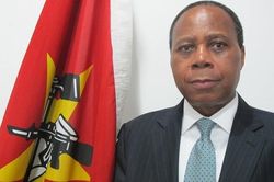 Trao Huân chương Hữu nghị tặng nguyên Đại sứ Mozambique tại Việt Nam