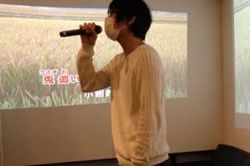 Máy karaoke ở Nhật có thêm chế độ giúp hát hay ngay cả khi đeo khẩu trang