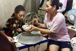 Những phận người lam lũ dưới chân cầu Long Biên