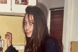 Ảnh thời trẻ chưa từng được tiết lộ của Angelina Jolie