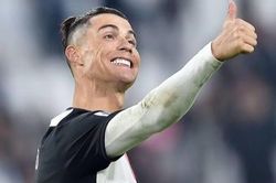 Pele khen ngợi Cristiano Ronaldo