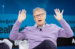 Bill Gates khuyên Elon Musk chỉ nên nói chuyện xe hơi, tên lửa