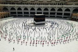 Lễ hành hương chưa từng có trong lịch sử ở thánh địa Mecca vì Covid-19