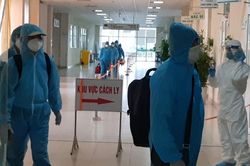 Hình ảnh đầu tiên của đoàn về từ Guinea Xích Đạo tại bệnh viện cách ly