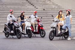 Mẹ không yên tâm cho con tự đi xe máy