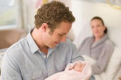 Chồng 'vui như tết' mỗi lần sang làng bên thăm bạn và sự thật khiến vợ chết lặng