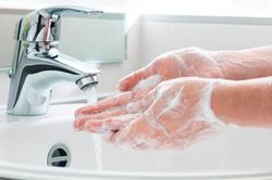 10 thói quen tốt giúp bạn giữ gìn sức khỏe và tránh xa COVID-19