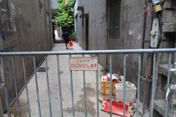 Hà Nội: Phong tỏa nơi ở của ca nghi nhiễm COVID-19 tại Mễ Trì