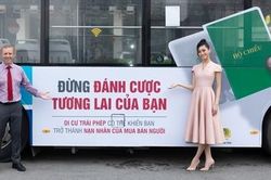 Đại sứ Anh và Hoa hậu Lương Thùy Linh tuyên truyền chống buôn bán người