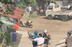 Diễn tập dập lửa, cứu người mắc kẹt tại núi Cung, phường Liễu Giai