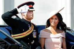Meghan Markle nhiều lần mặc sai quy tắc hoàng gia Anh