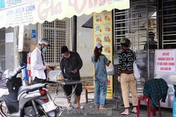 Đà Nẵng: Nơi đóng cửa im lìm, nơi tranh thủ bán trước lệnh cấm dịch vụ ăn uống