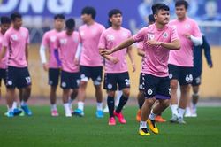 FIFA ấn tượng khi VFF tổ chức hơn 400 trận đấu giữa Covid-19;Hà Nội quyết định tập kín