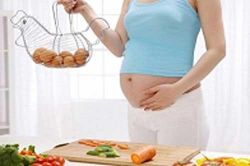 Nguyên tắc ăn uống 'vào con không vào mẹ': Bà bầu ăn nhiều không lo tăng cân, thai nhi phát triển vượt trội