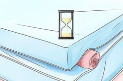 Cuộn tròn quần áo rồi đặt dưới tấm nệm, kết quả sau 1 giờ sẽ khiến bạn bất ngờ