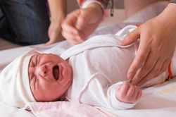 Dấu hiệu trẻ sơ sinh bị táo bón và cách điều trị
