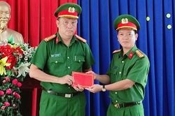 Khen thưởng Đội CSHS CATP Long Xuyên truy bắt nhóm đối tượng 'săn đêm'