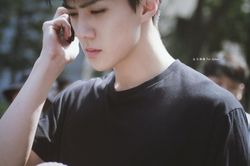 Ngắm Jin BTS và loạt nam thần K-pop sở hữu vai rộng quyến rũ