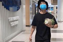 Công Phượng đảm đang đi mua sắm cùng vợ