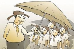 ĐỂ MỘT NGƯỜI LÀM QUAN, TRĂM HỌ ĐƯỢC NHỜ