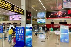 Hành khách lăng mạ, nhổ nước bọt vào nhân viên hàng không