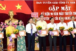 Nam Định trao tặng Kỷ niệm chương 'Vì sự nghiệp Tuyên giáo'