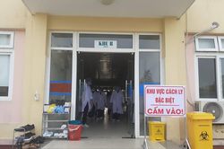 Nghệ An: Áp tải 3 thiếu nữ trở về từ Đà Nẵng vào bệnh viện cách ly