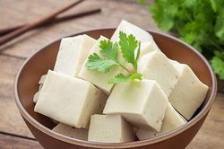 Những tác dụng phụ khi ăn quá nhiều đậu hũ, các bà nội trợ cần nắm rõ
