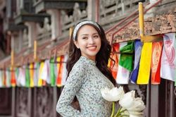 Vân Hugo 'khóc như mưa' khi cùng con trai và chồng sắp cưới Nam tiến