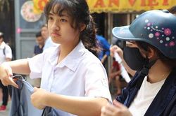 Thi vào 10 Hà Nội: Mẹ lặng người khi con thiếu 0,75 điểm để đỗ nguyện vọng 1