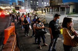 Dịch phức tạp, 1 triệu bác sĩ - y tá Philippines kêu gọi tái phong tỏa