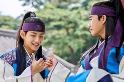 Xúc động lý do Park Seo Joon thường mua đồ ăn cho V BTS