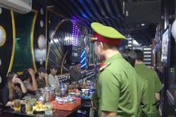 Bất chấp thông báo, quán karaoke vẫn hoạt động 'lén lút' giữa mùa dịch Covid-19