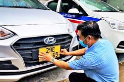 Ngày đầu thực hiện đổi biển xe kinh doanh từ màu trắng sang vàng
