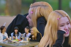 Rosé khóc đỏ cả mũi khi nghe kể về thời thực tập sinh: BlackPink thành công đâu có dễ dàng