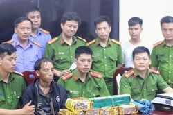 Mật phục trong rừng đêm bắt đối tượng vận chuyển trái phép 7kg ma túy đá