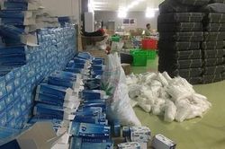 Phát hiện lượng 'khủng' găng tay cao su đã qua sử dụng
