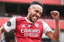 Aubameyang lập thành tích ghi bàn sánh ngang Cantona