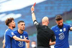 Trọng tài bị tố giúp Arsenal vô địch FA Cup