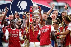 Lộ cảnh Arsenal mở tiệc ăn mừng tưng bừng sau chức vô địch FA Cup