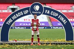 Trong ngày vui, Aubameyang khiến fan Arsenal thấp thỏm