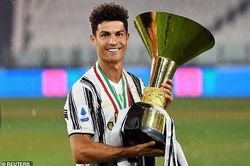 Juventus thua cách biệt Roma trong ngày đăng quang