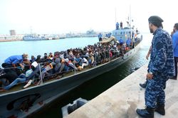 Giải cứu hàng trăm người di cư ở ngoài khơi bờ biển Libya