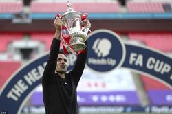 Aubameyang thi đấu xuất thần giúp HLV Arteta có danh hiệu đầu tay