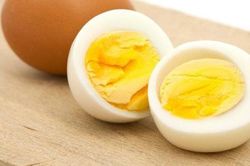 Ăn trứng gà xong tuyệt đối không tráng miệng bằng loại quả này